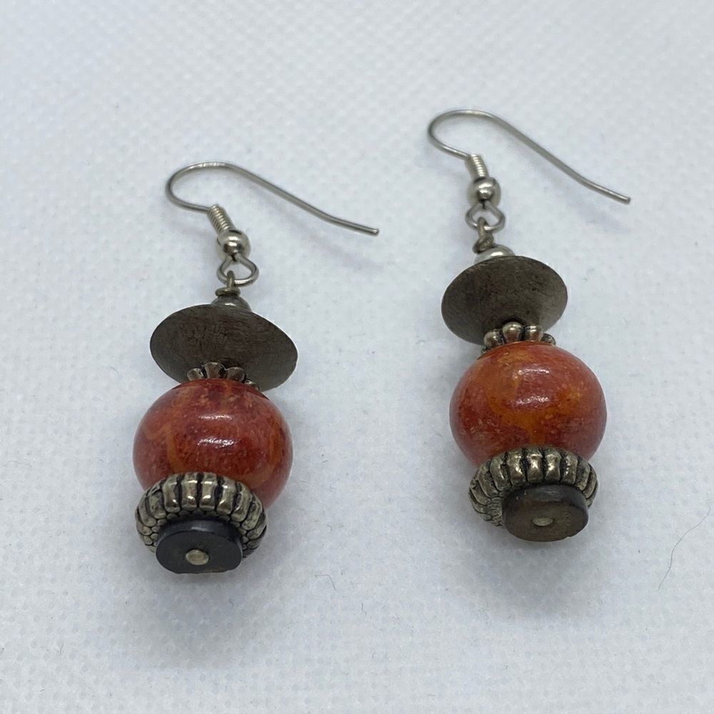 💛 Vintage Red Wood Bead Costume Earrings